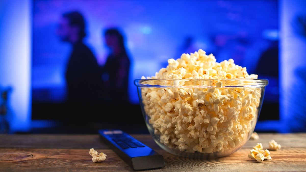 AI Cinema Curators: How ChatGPT and Gemini Are Reshaping the Modern Movie Marathon
