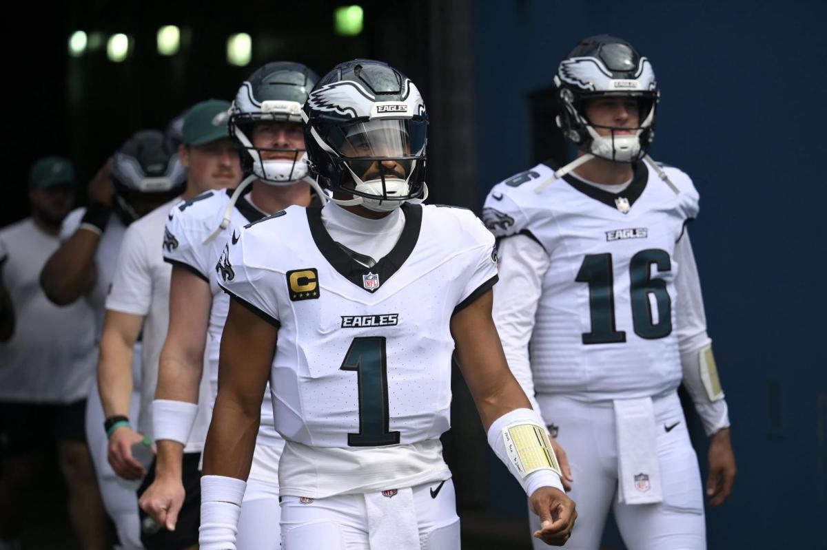 Eagles vs. Bears: A Duel of Discipline and Determination on Monday Night Football