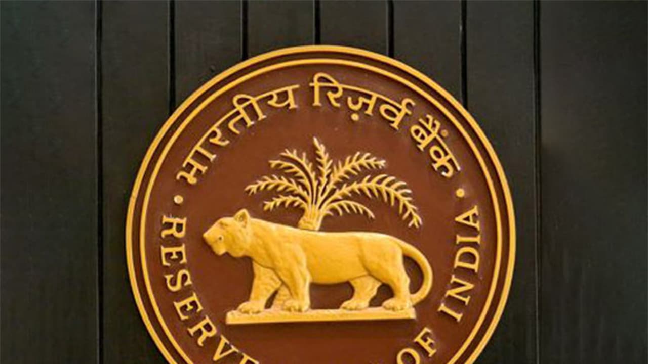 RBI Holds Rate at 5.25%: Resilience Over Foreign Crisis